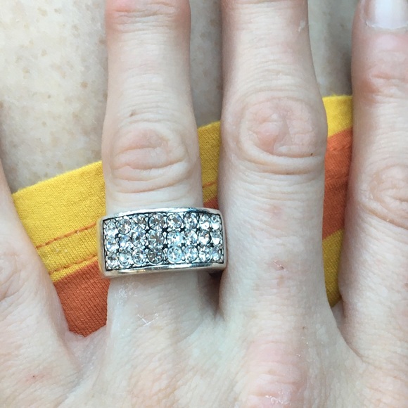 Guess Silver Crystal Ring - Picture 1 of 4